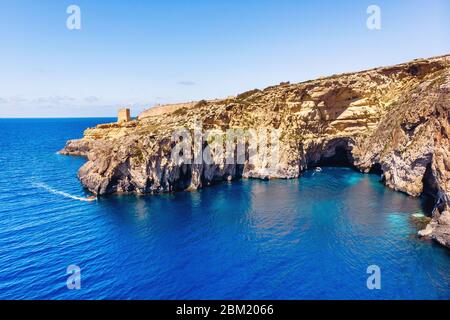 Blaue Grotte in Malta. Luftaufnahme von oben Stockfoto