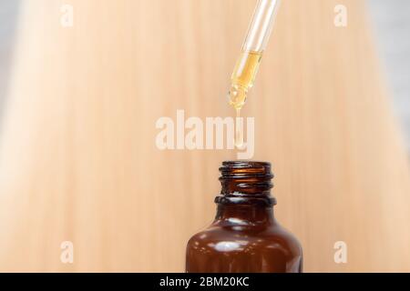 Master Friseur Verfahren Öl Haarbehandlung für Frau. Konzept Spa Salon. Stockfoto