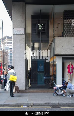 High-End Premium Luxury Retail Italian Fashion Louis Vuitton Store, 190-192 Sloane Street, London, SW1X 9QX Stockfoto