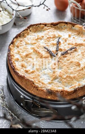 Tart mit einem Protein Souffle Tränen eines Engels Stockfoto