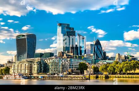 Wolkenkratzer der City of London in England Stockfoto