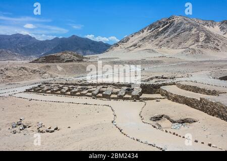 Die antike archäologische Stätte von Caral, in der Nähe von Supe, Provinz Barranca, Peru. Caral ist ein UNESCO-Weltkulturerbe Stockfoto