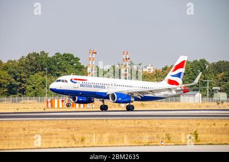 Frankfurt, Hessen/Deutschland - 29. August 2019 British Airways Flugzeuge (Airbus A320, G-EUYS) auf der Nordwestbahn des Frankfurter Flughafens Stockfoto
