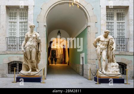 Kopien der antiken griechischen und römischen Statuen im Innenhof der Königlichen Akademie der Schönen Künste San Fernando, Madrid, Spanien, Stockfoto