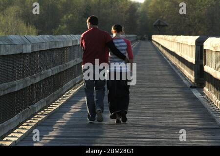 Junge Mennoniten auf einem Date Stockfoto