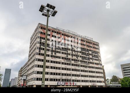 Das Kunstprojekt Allesandersplatz befindet sich im ehemaligen Haus der Statistik in Berlin Stockfoto