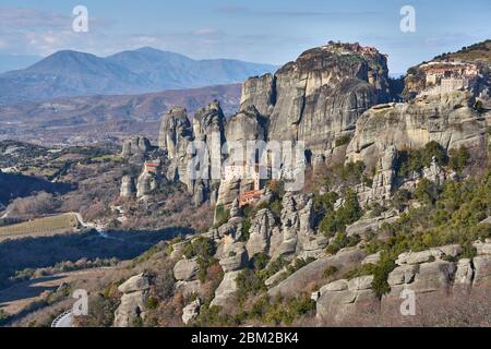 Panorama der östlichen orthodoxen Klöster von Meteora, Kalabaka, Griechenland Stockfoto