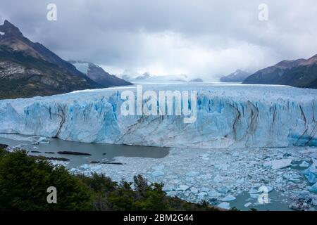 Gletscher Perito Moreno Nationalpark Los Glaciares. Das argentinische Patagonien im Herbst. Stockfoto