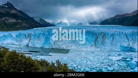 Gletscher Perito Moreno Nationalpark Los Glaciares. Das argentinische Patagonien im Herbst. Stockfoto