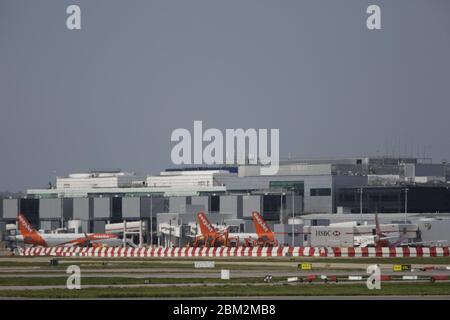 Gatwick, Großbritannien. Mai 2020. Virgin Atlantic hat angekündigt, mehr als 3000 Arbeitsplätze in Großbritannien zu kürzen. Und wahrscheinlich, um seinen Betrieb am Flughafen Gatwick zu beenden. Virgin beschuldigt die verheerenden Auswirkungen der Pandemie. Es ist ein weiterer schwerer Schlag für Gatwick, der zweitgrößte Flughafen in Großbritannien, kurz nachdem die British Airways sagte, es konnte nicht ausschließen, dass ihre Schließung dort als gut. Stockfoto