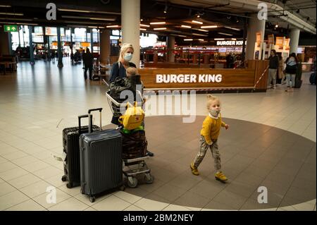 Schipholflughafen mitten in einem Wochentag im Mai 2020 Stockfoto