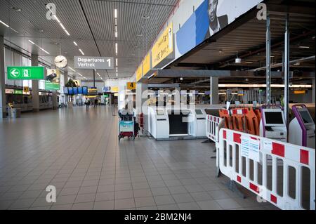 Schipholflughafen mitten in einem Wochentag im Mai 2020 Stockfoto