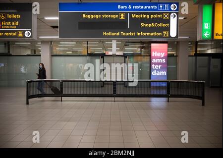 Schipholflughafen mitten in einem Wochentag im Mai 2020 Stockfoto