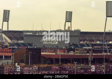 Hiroshima / Japan - 20. Dezember 2017: Mazda Zoom-Zoom Stadion Hiroshima, Heimstadion des Hiroshima Toyo Carp, eines der beliebtesten Baseballteams in J Stockfoto