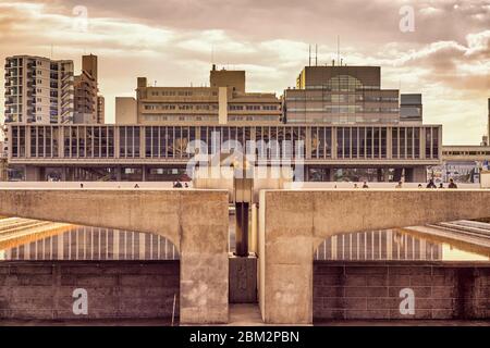 Hiroshima / Japan - 21. Dezember 2017: Hiroshima Peace Memorial Museum im Hiroshima Peace Memorial Park, das sich der Dokumentation der Atombomben widmet Stockfoto