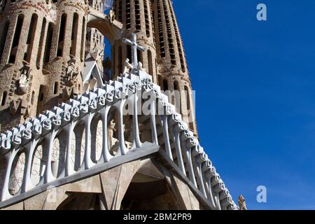 Barcelona, Spanien - Februar 2020: Passion façade der Sagrada Familia, der christlichen Kirche von Antonio Gaudí Stockfoto
