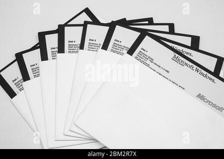 Alte Stil große Diskette zum Laden früher Versionen von Microsoft Windows Stockfoto