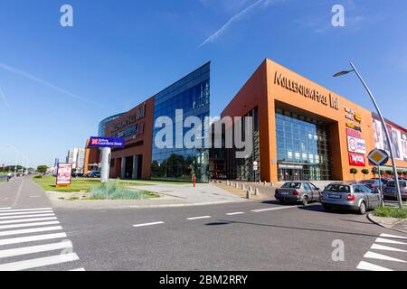 Rzeszow, Polen - Juni 2015: Haupteingang des Einkaufszentrums Millenium Hall Stockfoto