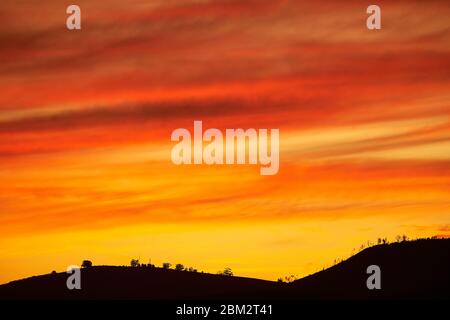 Sonnenuntergang über Bottelary Hills Stellenbosch während der Sperrung Stockfoto