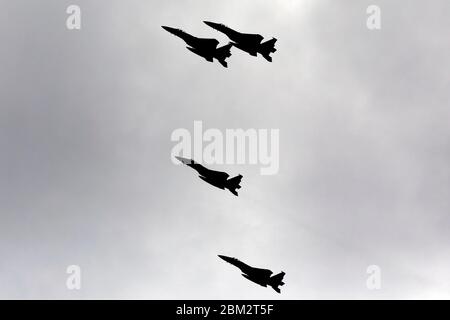 Vier F-15 Kampfflugzeuge in Formation fliegen über Boston Massachusetts Stockfoto