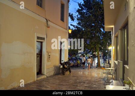 Nafplio / Griechenland - 4. Juli 2017: Sommerspaziergang in den Gassen. Stockfoto