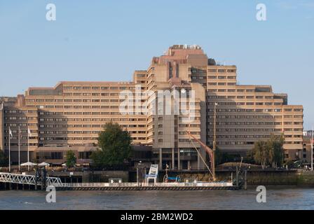 Brutalism Concrete The Tower Hotel, Guoman Hotels, St Katharine's Way, St Katharine's & Wapping, London E1W 1LD by Renton Howard Wood Partnership Stockfoto