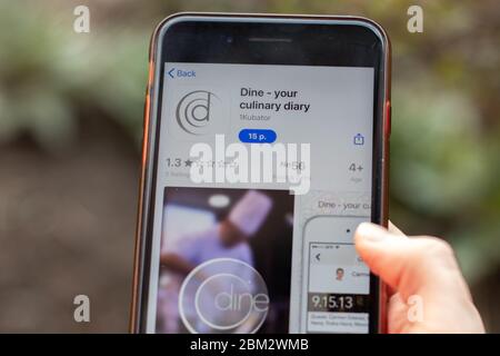 New York, USA - 1. Mai 2020: Nahaufnahme des Dine App-Logos auf dem Telefonbildschirm, illustrative Redaktion Stockfoto