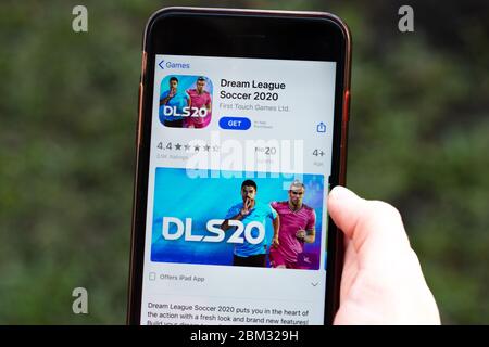 New York, USA - 1. Mai 2020: Dream League Soccer 2020 App-Logo Nahaufnahme auf dem Telefonbildschirm, illustrative Editorial Stockfoto