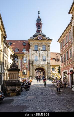 Die gut erhaltene Altstadt Bambergs umfasst drei historische Stadtteile – die Bischofsstadt, die Inselstadt und die Marktgärtnerstadt. Stockfoto