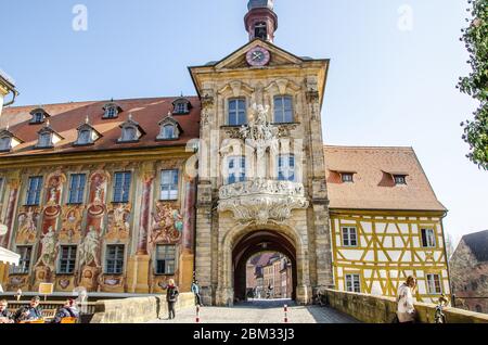 Die gut erhaltene Altstadt Bambergs umfasst drei historische Stadtteile – die Bischofsstadt, die Inselstadt und die Marktgärtnerstadt. Stockfoto