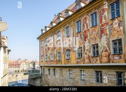 Die gut erhaltene Altstadt Bambergs umfasst drei historische Stadtteile – die Bischofsstadt, die Inselstadt und die Marktgärtnerstadt. Stockfoto