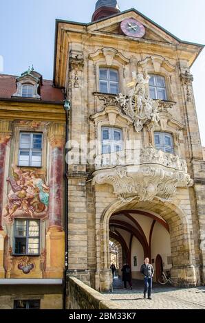 Die gut erhaltene Altstadt Bambergs umfasst drei historische Stadtteile – die Bischofsstadt, die Inselstadt und die Marktgärtnerstadt. Stockfoto