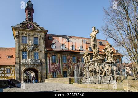 Die gut erhaltene Altstadt Bambergs umfasst drei historische Stadtteile – die Bischofsstadt, die Inselstadt und die Marktgärtnerstadt. Stockfoto