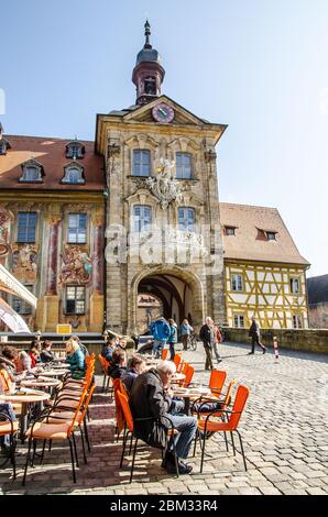 Die gut erhaltene Altstadt Bambergs umfasst drei historische Stadtteile – die Bischofsstadt, die Inselstadt und die Marktgärtnerstadt. Stockfoto