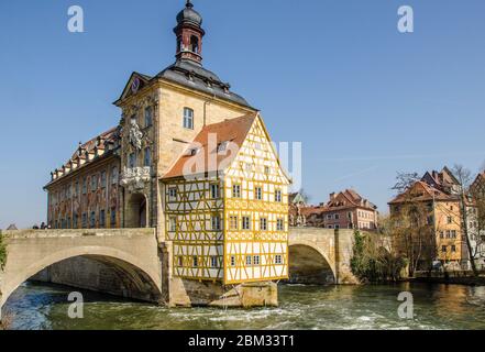 Die gut erhaltene Altstadt Bambergs umfasst drei historische Stadtteile – die Bischofsstadt, die Inselstadt und die Marktgärtnerstadt. Stockfoto