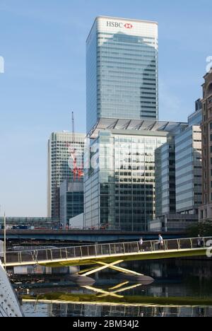 Fluoreszierende Schwimmbrücke West India Quay, London, E14 von Jan Kaplicky Amanda Levete Future Systems Architects Stockfoto