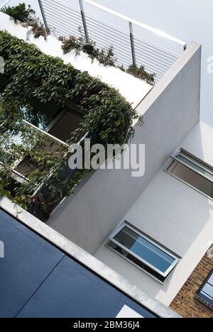 1B Modern Contemporary House Orange Blue Doors Balkon Liverpool Street Hackney Shoreditch East London City Stockfoto