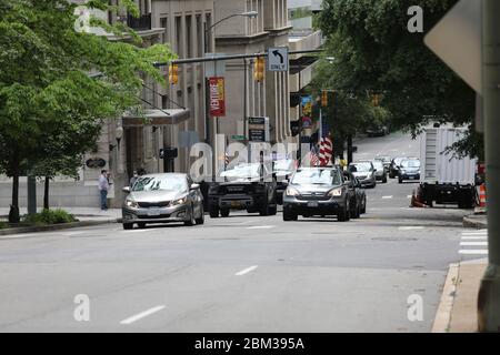 Richmond, Virginia, USA. Mai 2020. Am 6. Mai versammelten sich Menschen im Virginia State Capitol, um gegen die Regierung zu protestieren. Northams „Stay-at-Home“-Bestellungen. Stockfoto