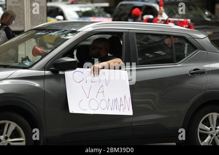 Richmond, Virginia, USA. Mai 2020. Am 6. Mai versammelten sich Menschen im Virginia State Capitol, um gegen die Regierung zu protestieren. Northams „Stay-at-Home“-Bestellungen. Stockfoto