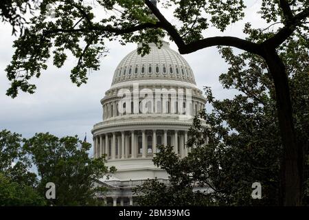 Washington, DC, USA. Mai 2020. Das Kapitol der Vereinigten Staaten wird in Washington, DC, USA, am Mittwoch, 6. Mai 2020 gesehen. Kredit: Stefani Reynolds/CNP Nutzung weltweit Kredit: dpa/Alamy Live News Stockfoto