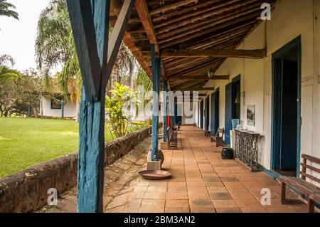 Korridor einer alten historischen Kaffee-produzierenden Farm aus dem 19. Jahrhundert, Barra do Pirai, Rio de Janeiro, Brasilien Stockfoto