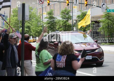 Richmond, Virginia, USA. Mai 2020. Am 6. Mai versammelten sich Menschen im Virginia State Capitol, um gegen die Regierung zu protestieren. Northams „Stay-at-Home“-Bestellungen. Stockfoto