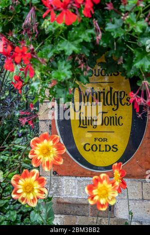 Werbeschild an der Arley Station auf der Severn Valley Railway Stockfoto