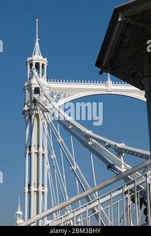 Suspension Bridge Structure Architecture Traditional Albert Bridge, London, SW11 4PH von Rowland Mason Ordish & Sir Joseph Bazalgette Stockfoto