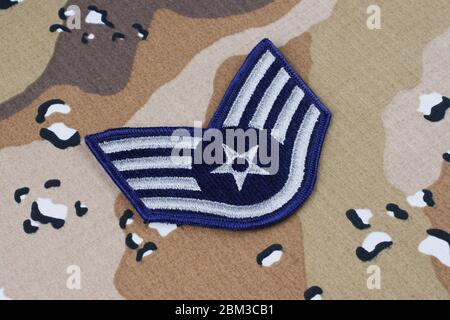 12. Mai 2018. US AIR FORCE Staff Sergeant rang Patch auf desert Camouflage einheitliche Stockfoto