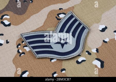 12. Mai 2018. US AIR FORCE Staff Sergeant rang Patch auf desert Camouflage einheitliche Stockfoto