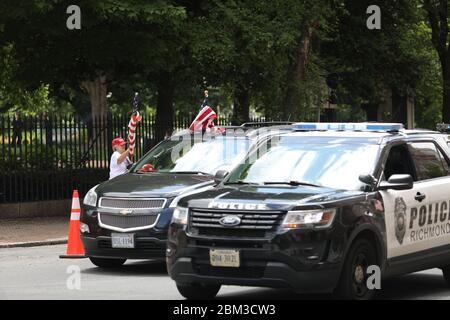 Richmond, Virginia, USA. Mai 2020. Am 6. Mai versammelten sich Menschen im Virginia State Capitol, um gegen die Regierung zu protestieren. Northams „Stay-at-Home“-Bestellungen. Stockfoto