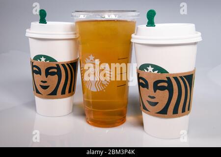 Starbucks Tassen - Starbucks Trinkbecher Stockfoto