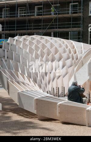 Swoosh Pavilion von Studenten der AA Architectural Association 36 Bedford Square, Bloomsbury, London WC1B 3ES Stockfoto