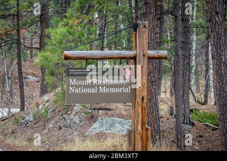 Mt Rushmore, SD, USA - 9. Mai 2019: Ein Begrüßungsschild am Eingang des Nationaldenkmals Stockfoto